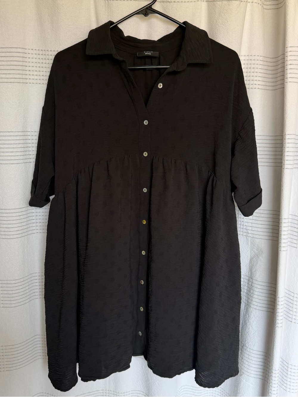 Vici Button-Front flowy dress